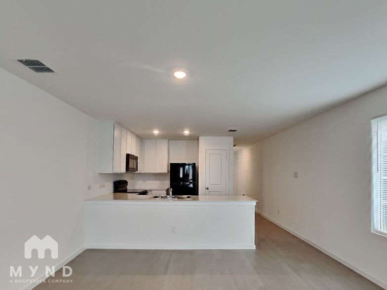 Building Photo - 233 Poplar Pl