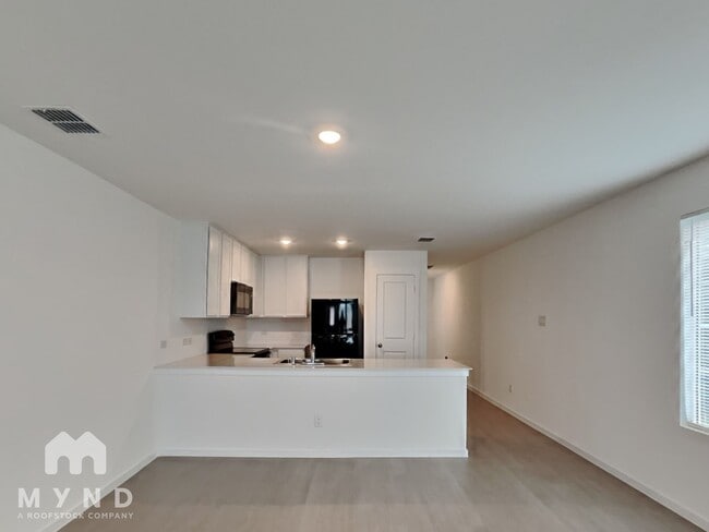 Building Photo - 233 Poplar Pl