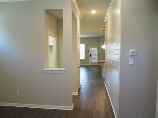 Building Photo - 3 Bed 2 Bath Argyle Home