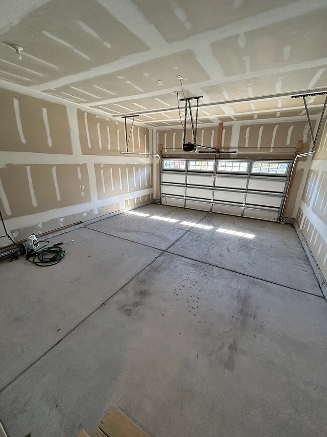 Building Photo - Room in House on Collaborative Wy