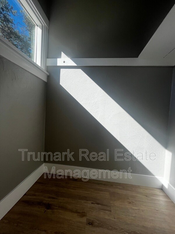 Building Photo - 1349 E Elizabeth St