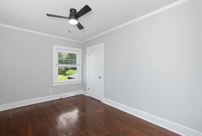 Building Photo - Four Bedroom Home!