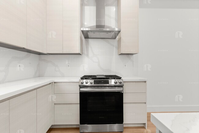 Building Photo - 1539 - 1547.5 Hi Point St