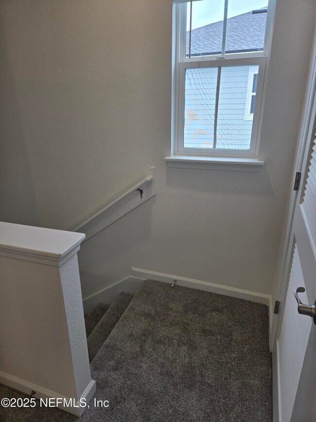 Building Photo - 207 Brandon Lks Dr