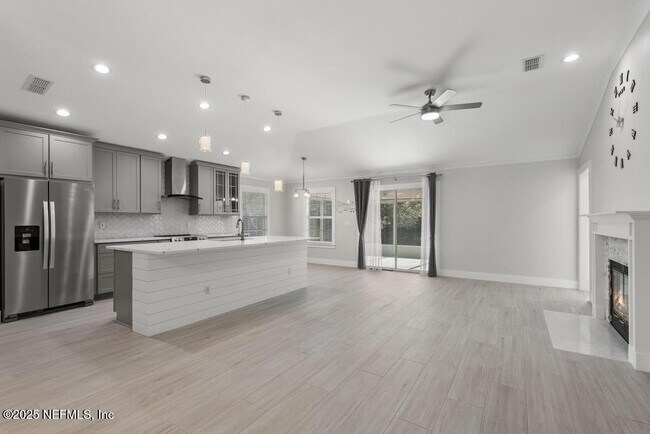 Building Photo - 744 Dewdrop Loop