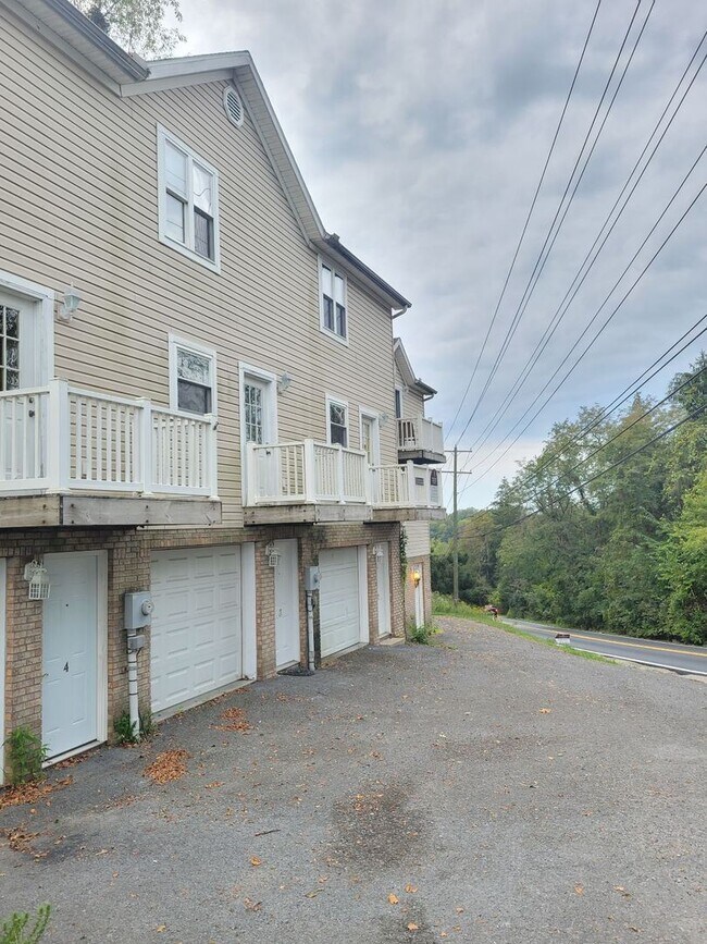 Building Photo - 2 br, 1.5 bath House - 3 Bakers Pointe