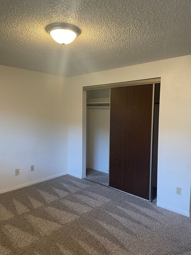 Building Photo - 1120-1140 18th St SE Salem, OR 97302
