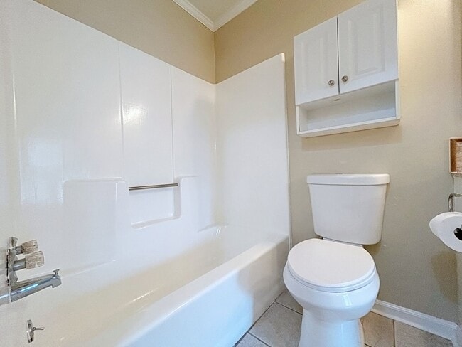Building Photo - 3 Bedroom Townhouse off Jefferson Hwy near...