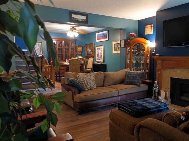Building Photo - 3211 N Shadowbrook Cir