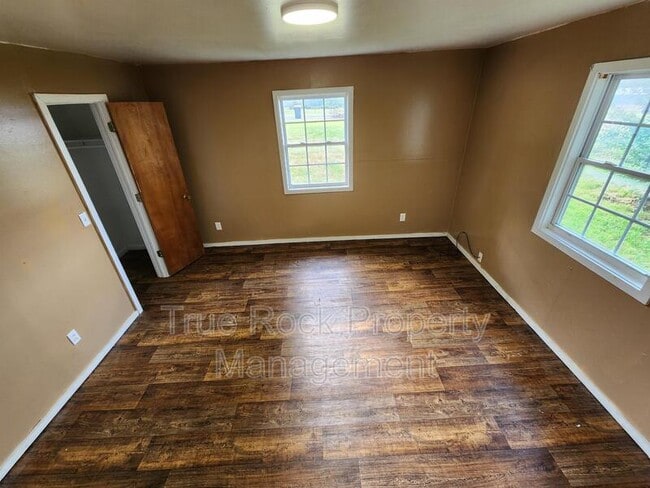 Building Photo - 410 N Division St