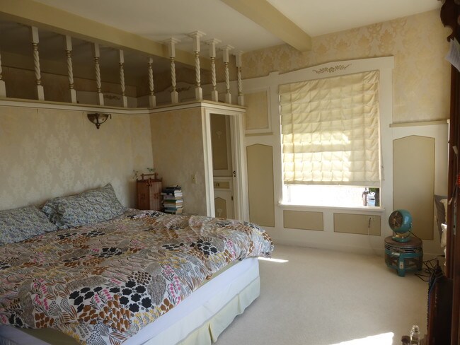 Building Photo - 211 W Highland Dr