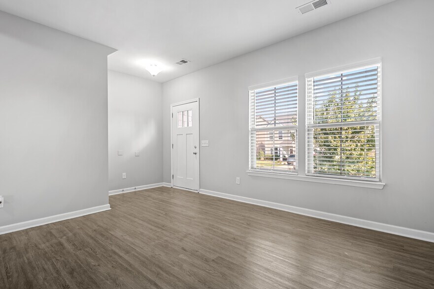 Building Photo - 428 Heroit Dr