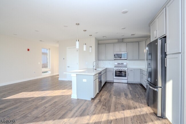Building Photo - 112 Village Dr
