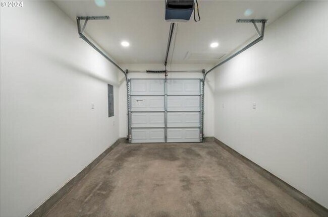 Building Photo - 2166