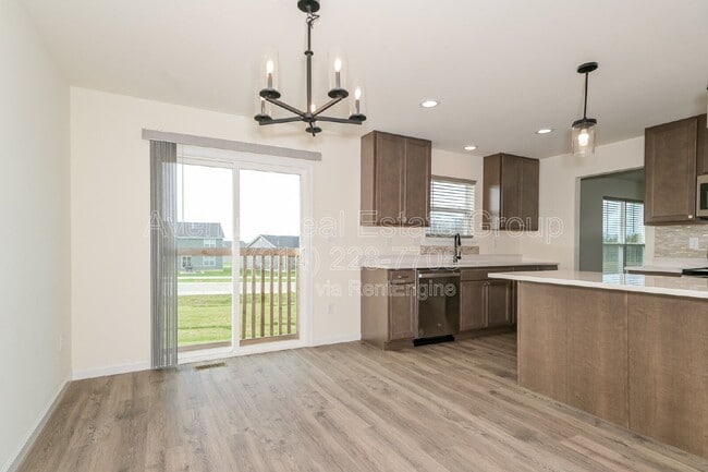 Building Photo - 6 Snowdrop Ct