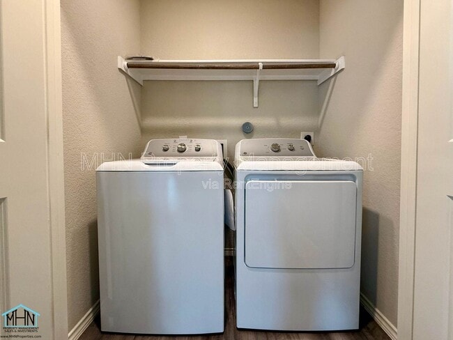 Building Photo - 5114 Y Bar Summit