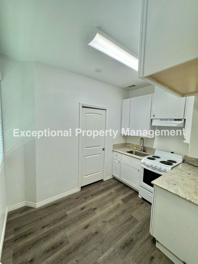Building Photo - 1 bed 1 bath ADU