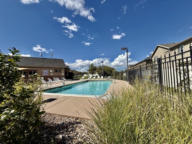 Building Photo - 6928 Village River Ln