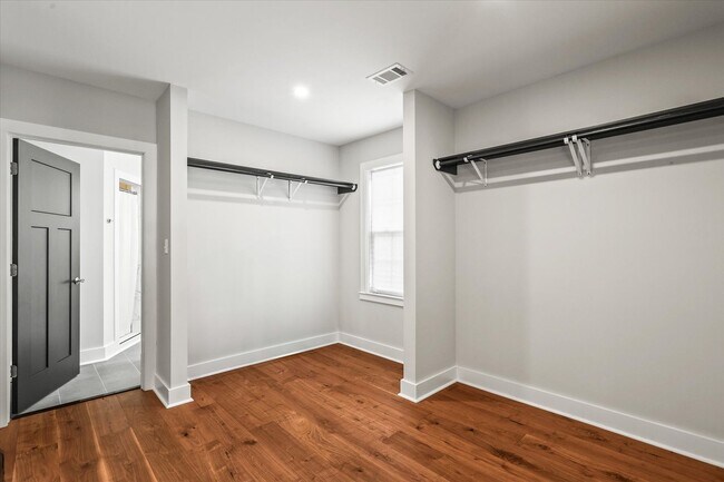 Building Photo - Short Term Only