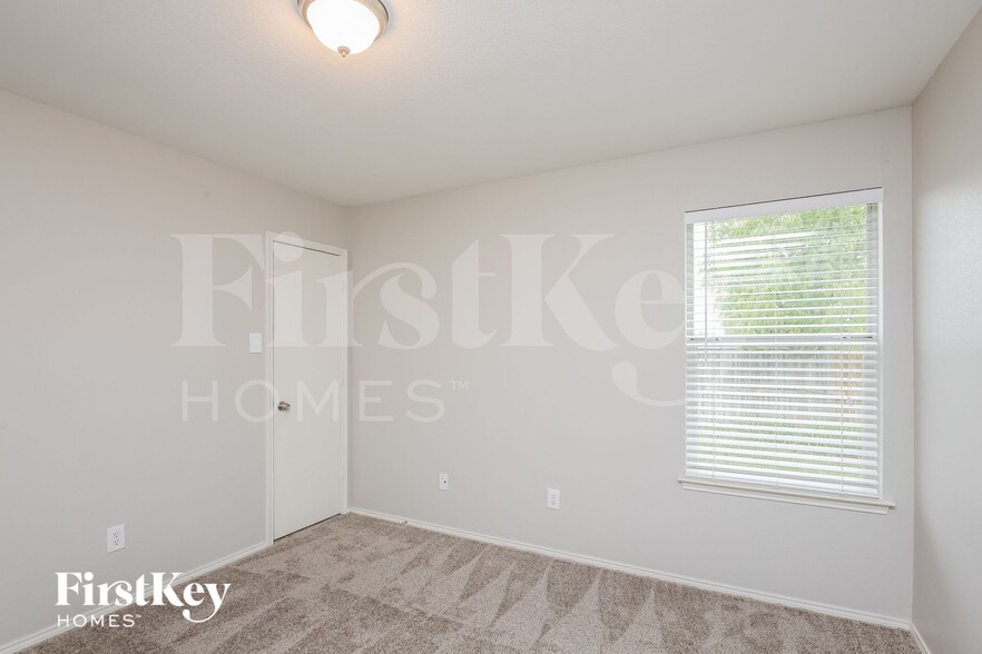 Building Photo - 10901 Braemoor Dr