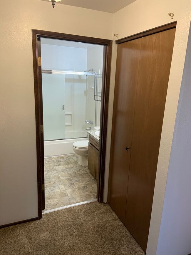 Building Photo - 2955 NW Glenridge Dr