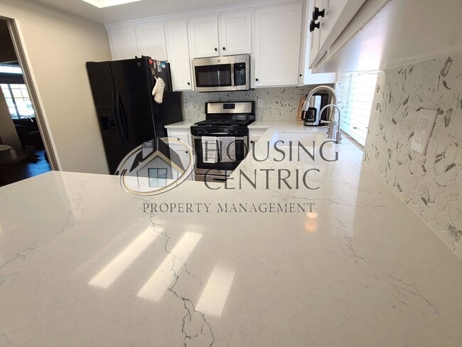 Building Photo - Executive Folsom Rental EXCELLENT Location and a POOL!