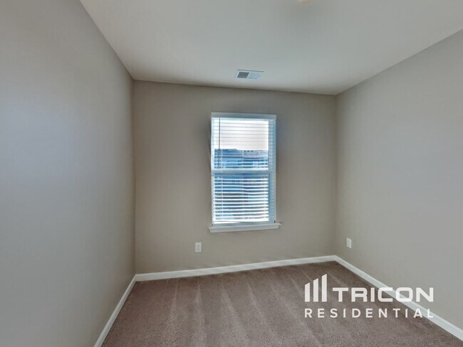 Building Photo - 202 Renwick Drive LA VERGNE TN