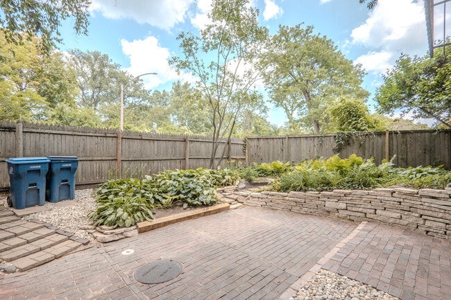 Building Photo - 3036 Highland Ave