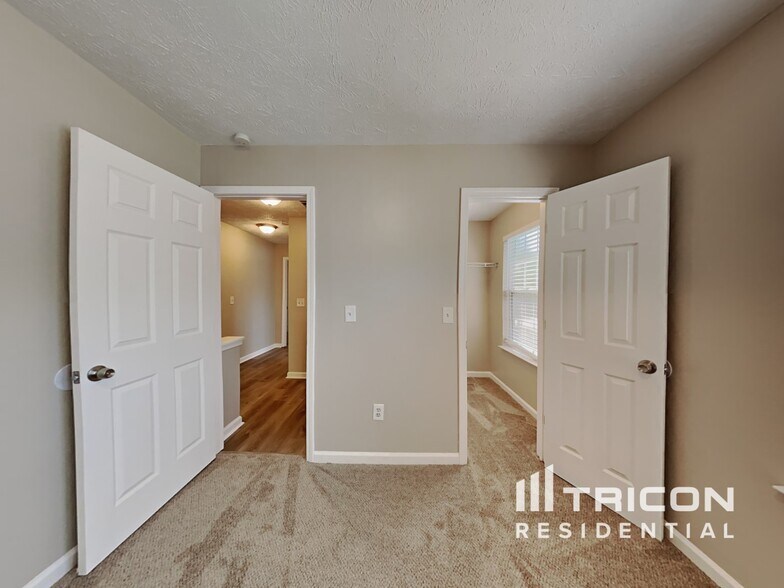 Building Photo - 203 Woodcreek Way