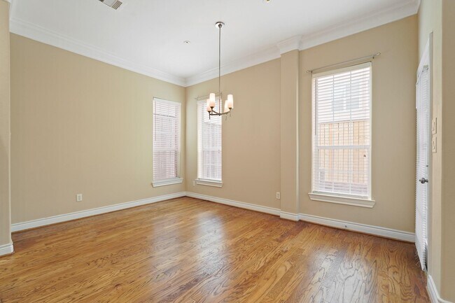 Building Photo - 2615 Cheshire Oaks Dr