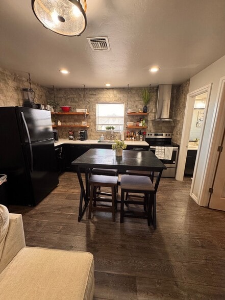 Building Photo - 1207 W Gore Blvd