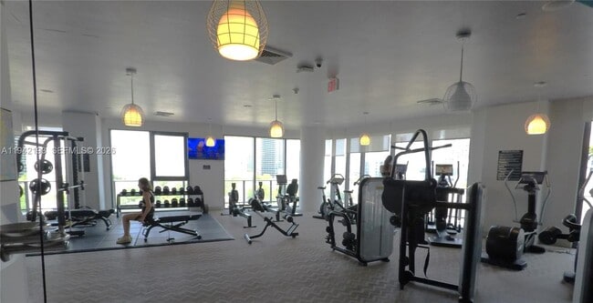 Building Photo - 121 NE 34th St