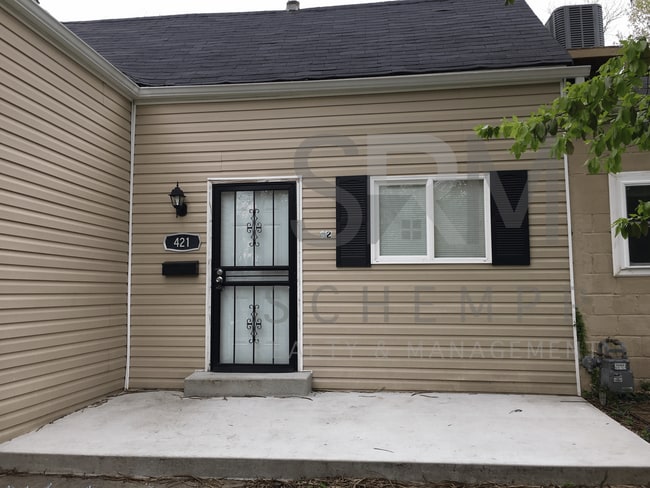 Building Photo - Renovated 2 bedroom in the Russell neighborhood! *Section 8 accepted*