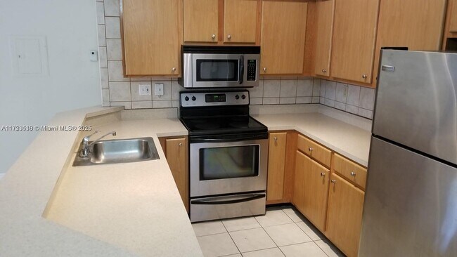 Building Photo - 2550 SW 18th Terrace