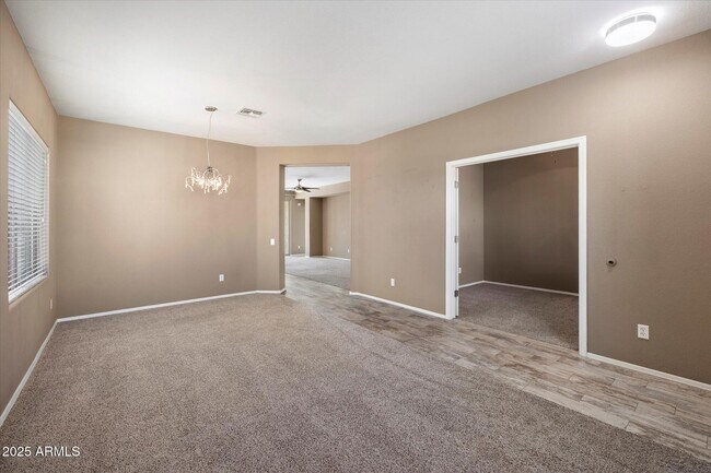 Building Photo - 949 E Indian Wells Pl