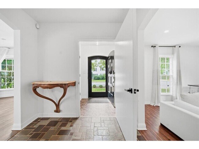 Building Photo - 3916 W 28th St