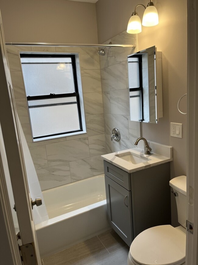 Building Photo - 76 E 68th St