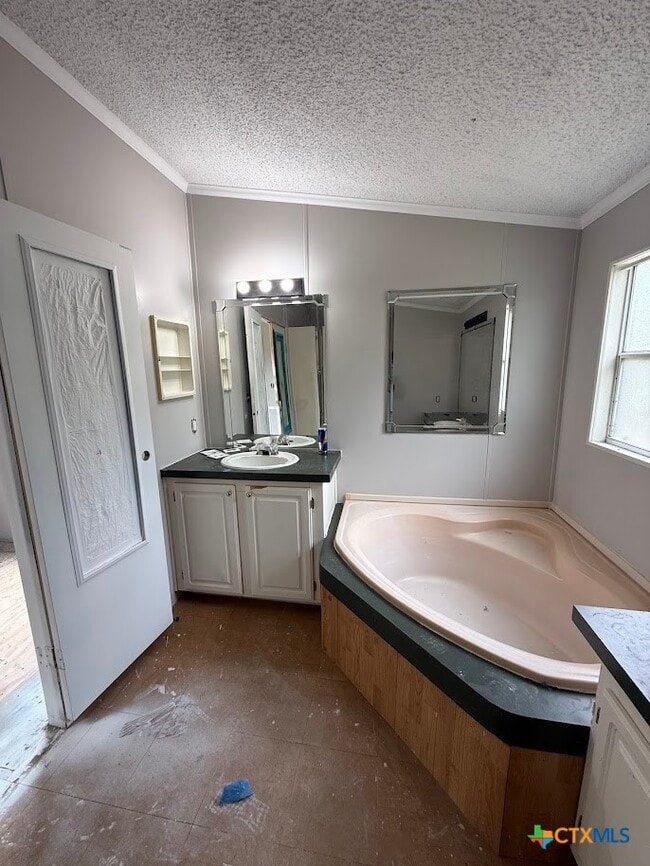 Building Photo - 230 Saddle Dr