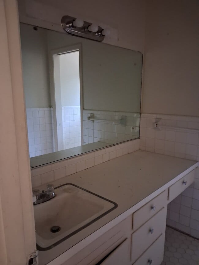 Building Photo - 1110 Shalimar Dr