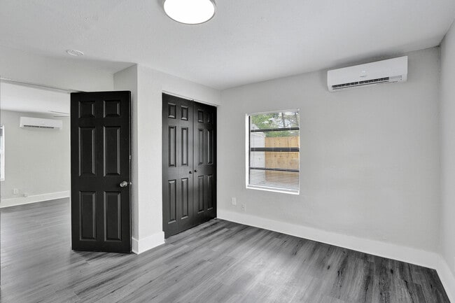 Building Photo - 234 NE 14th Ave