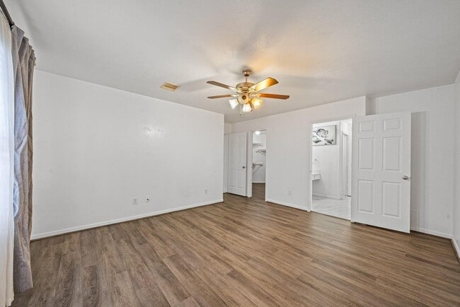 Building Photo - 8131 Golden Trace Ct