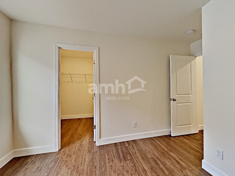 Building Photo - 10618 137th St E