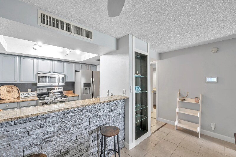 Building Photo - 2618 Cove Cay Dr