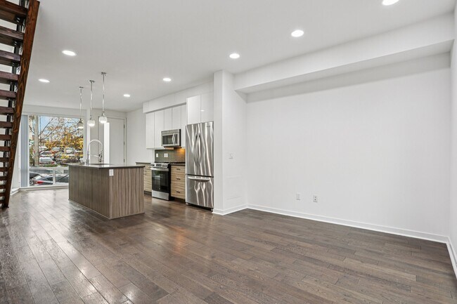 Building Photo - 256 E Roanoke St