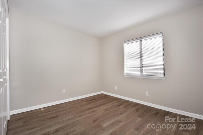 Building Photo - 11185 Harrowfield Rd