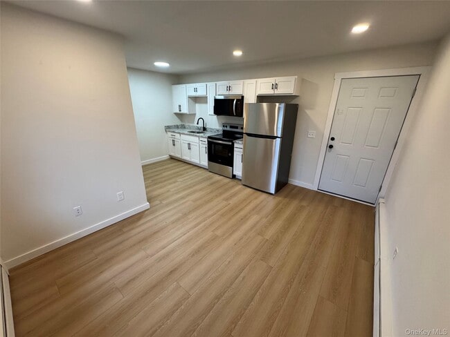 Building Photo - 98 E Market St