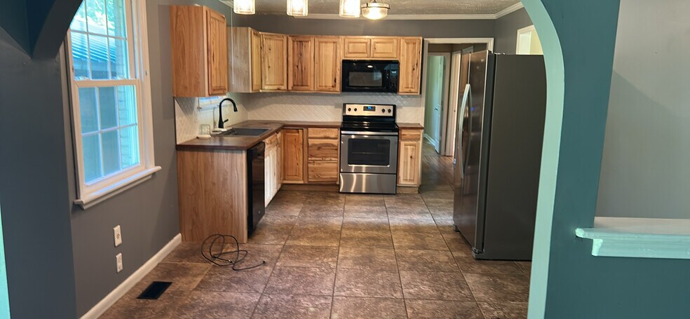 Building Photo - 5105 Roberts Ct