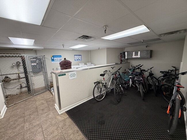 Building Photo - FULLY FURNISHED - Move in ready 1 bed & 1 ...