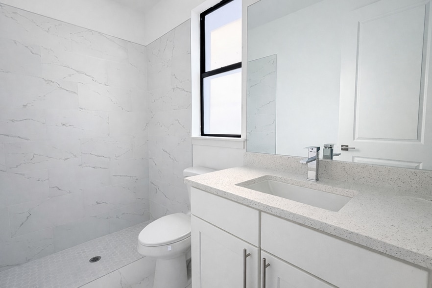 Building Photo - 830 Holmes Ave