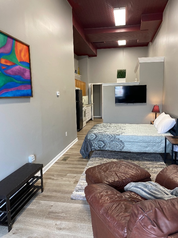 Building Photo - 614 Cherokee St